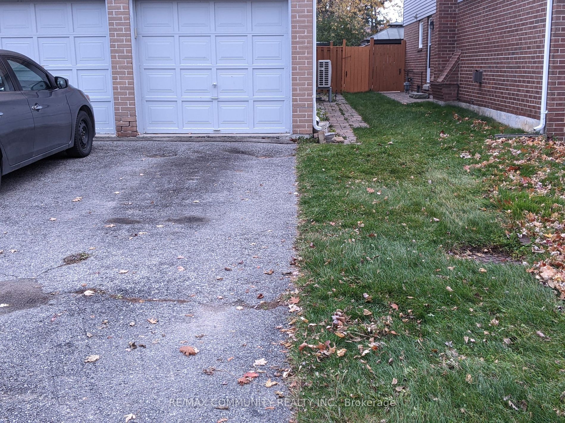 2501 Parkdale St Property Photo 1