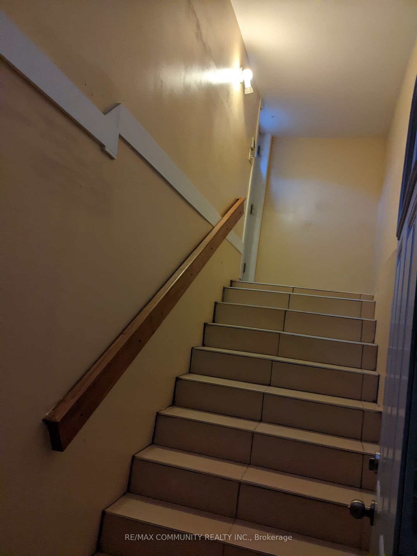 2501 Parkdale St Property Photo 3