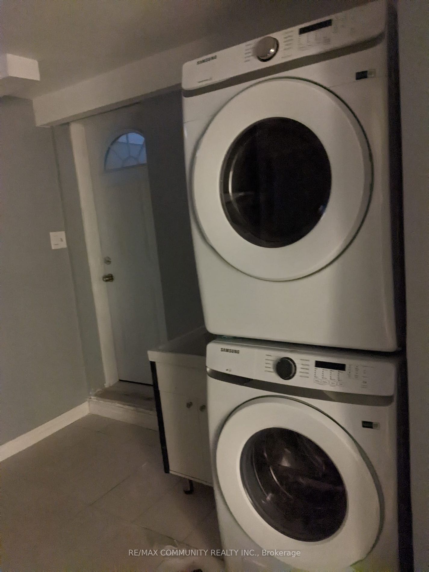 2501 Parkdale St Property Photo 4