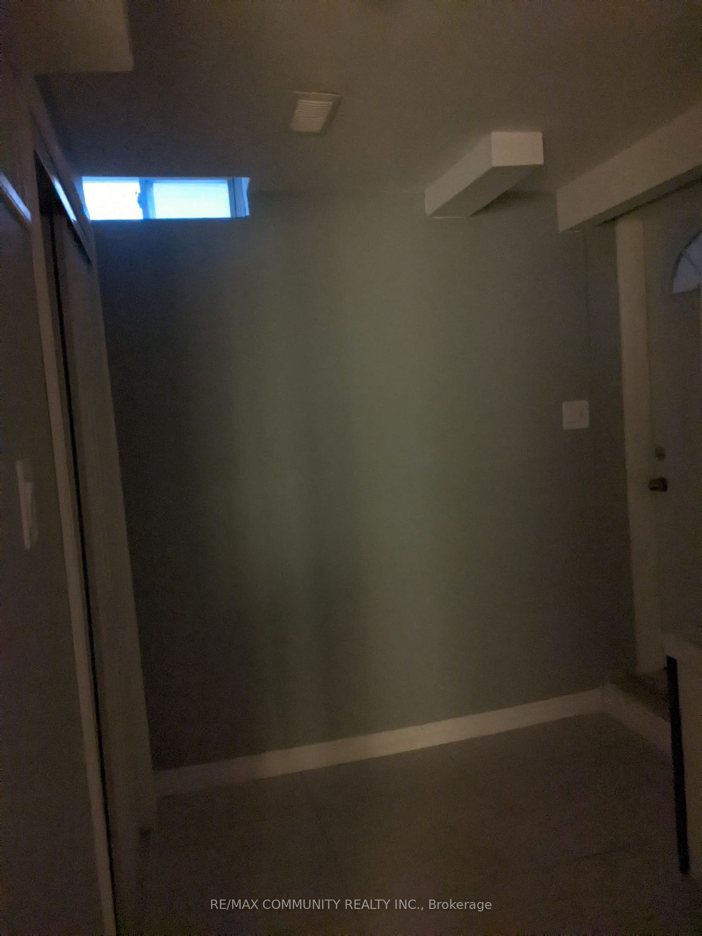 2501 Parkdale St Property Photo 5