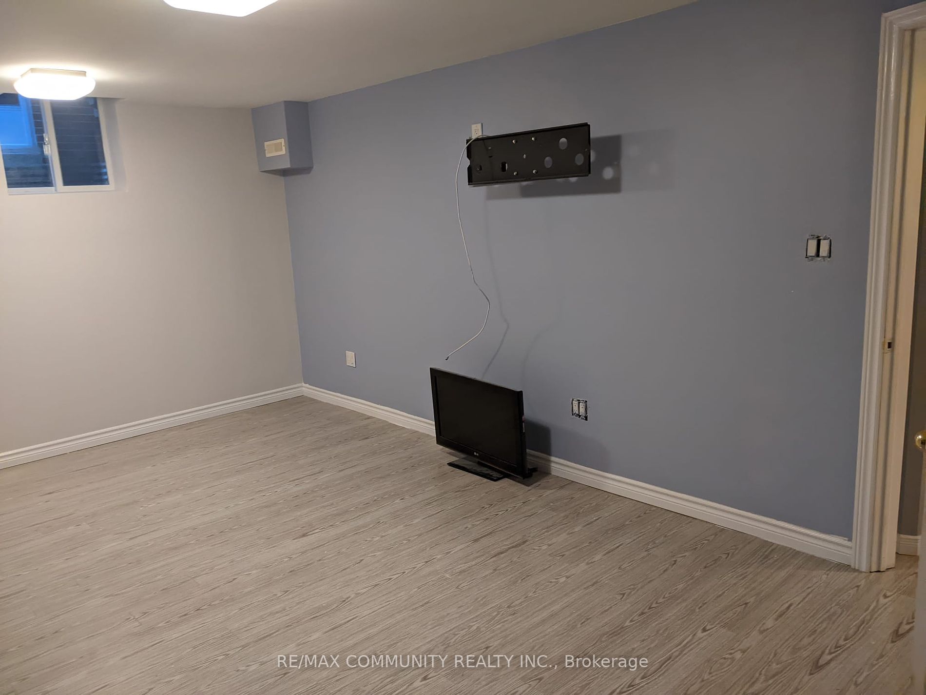 2501 Parkdale St Property Photo 11