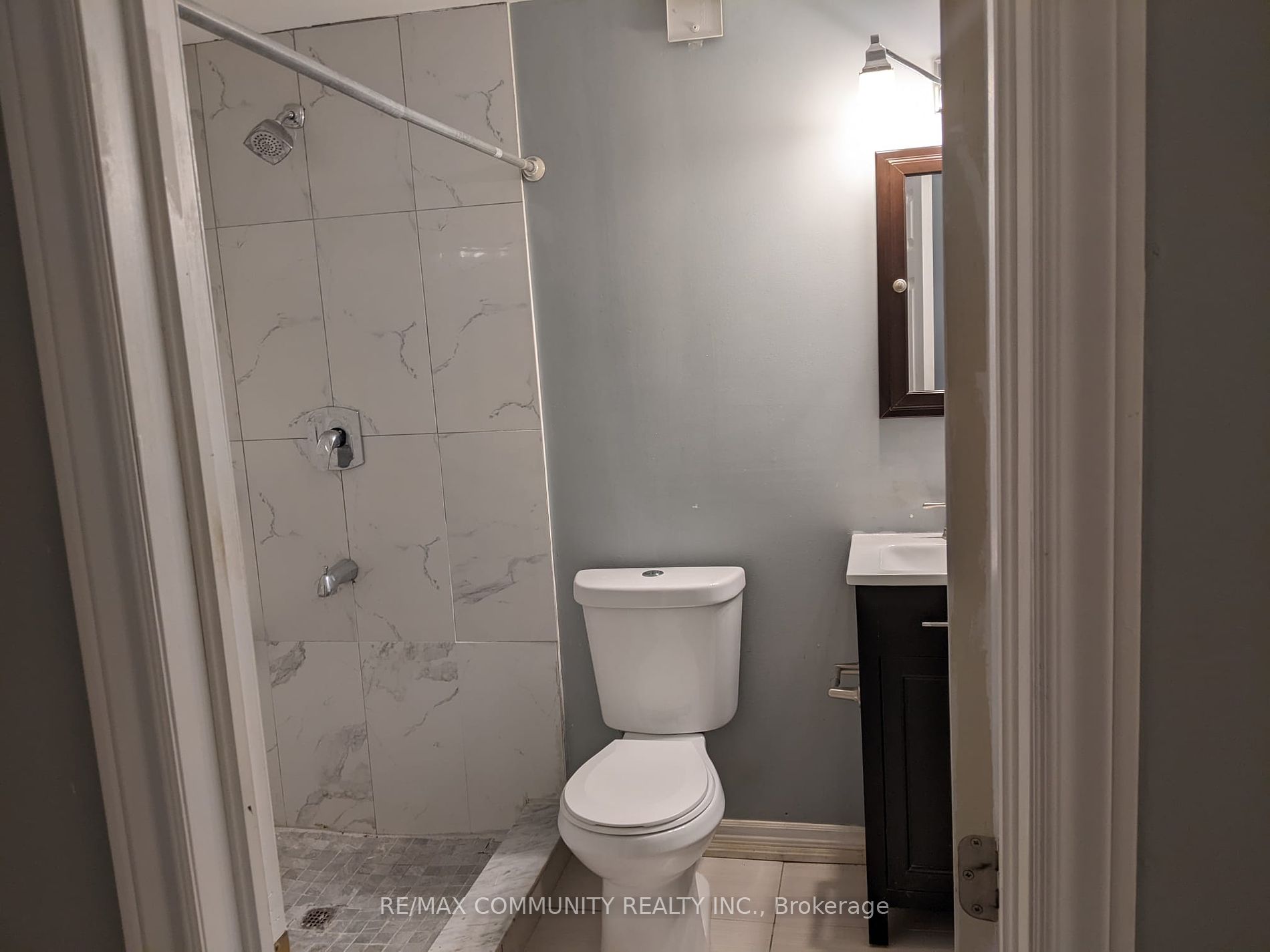 2501 Parkdale St Property Photo 15