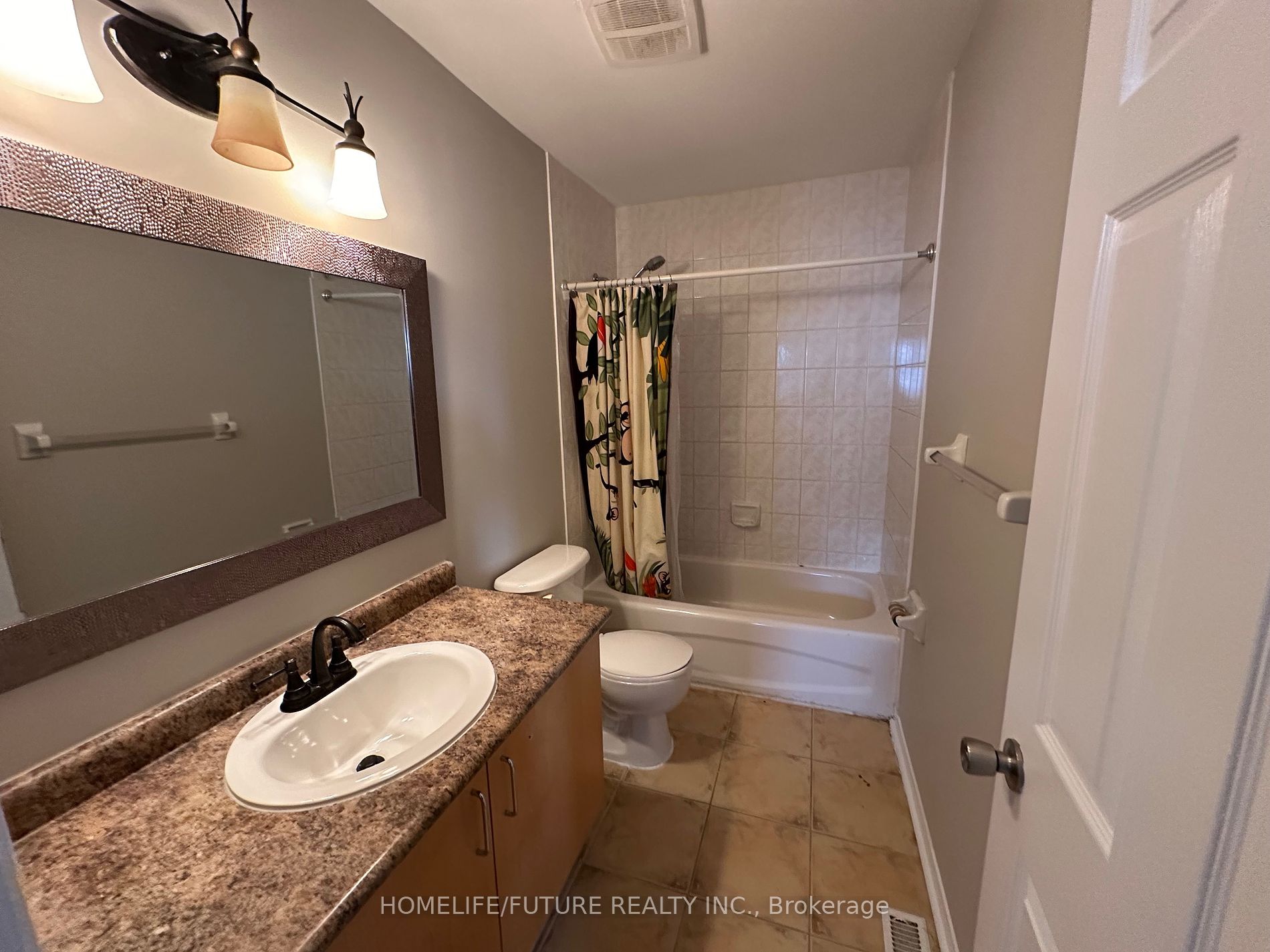 1066 Keswick Crt Property Photo 14