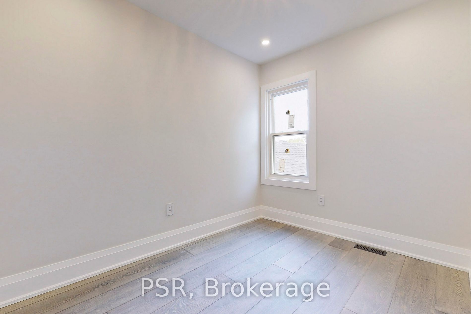 50 King Edward Ave Property Photo 16