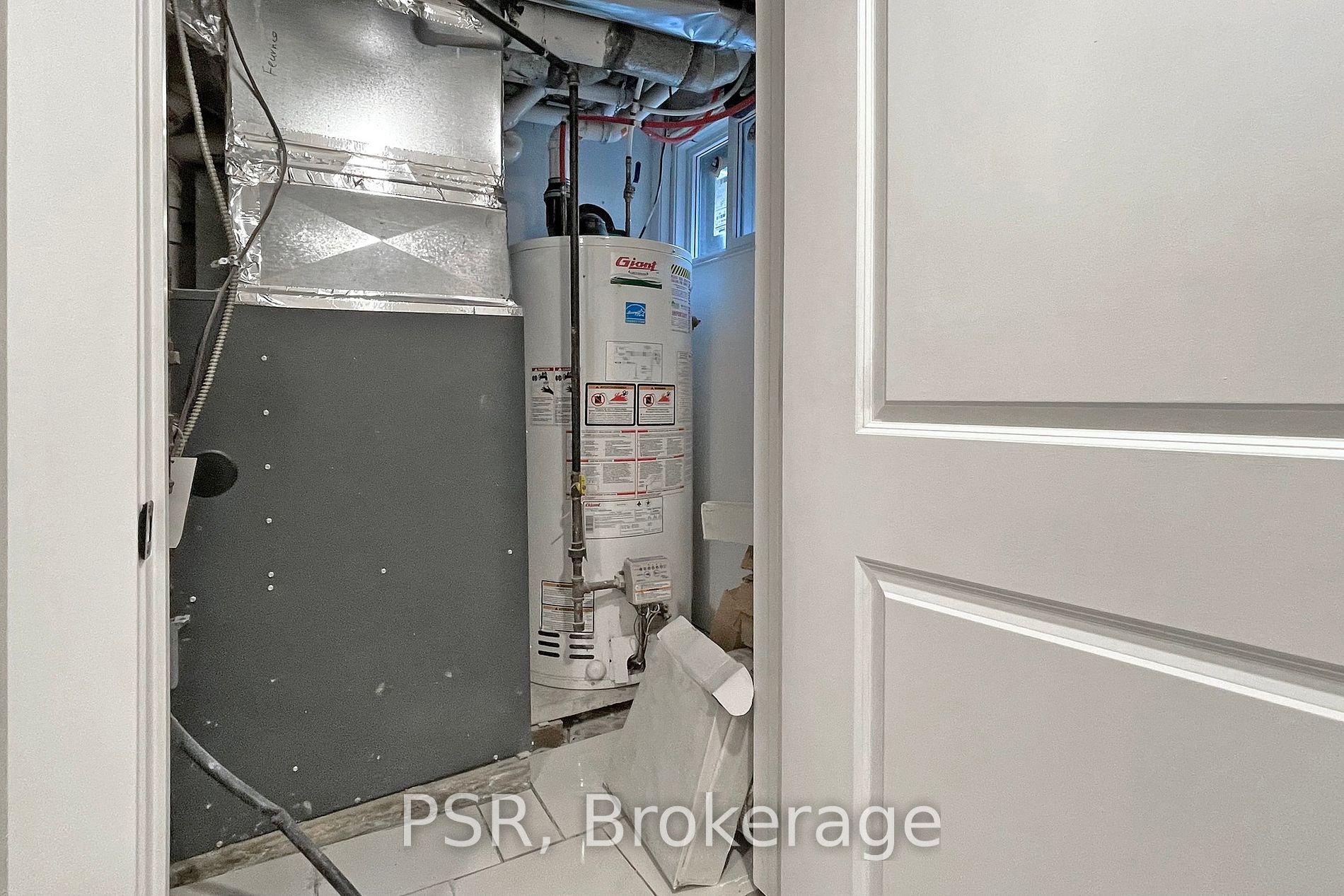 50 King Edward Ave Property Photo 23