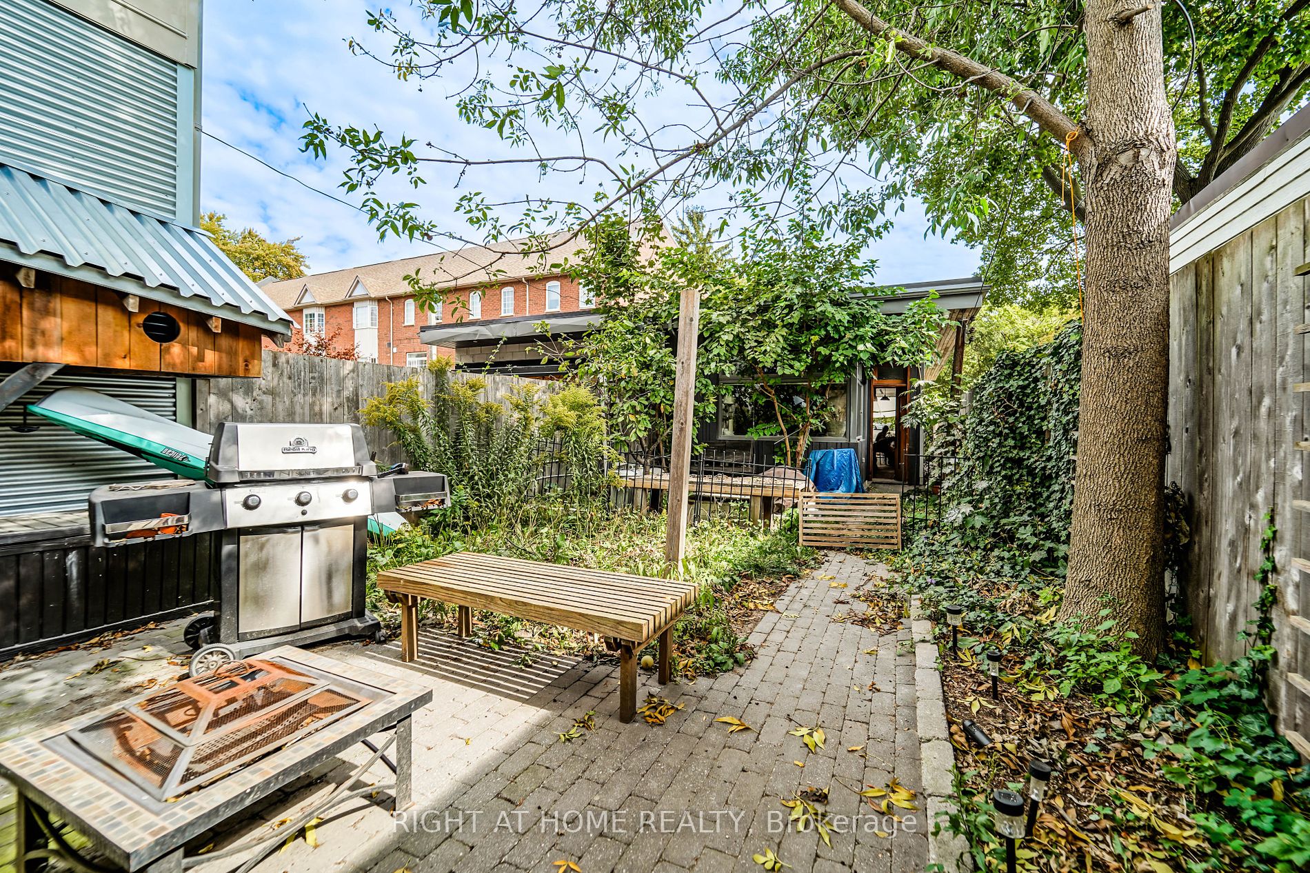 303 Coxwell Ave Property Photo 17