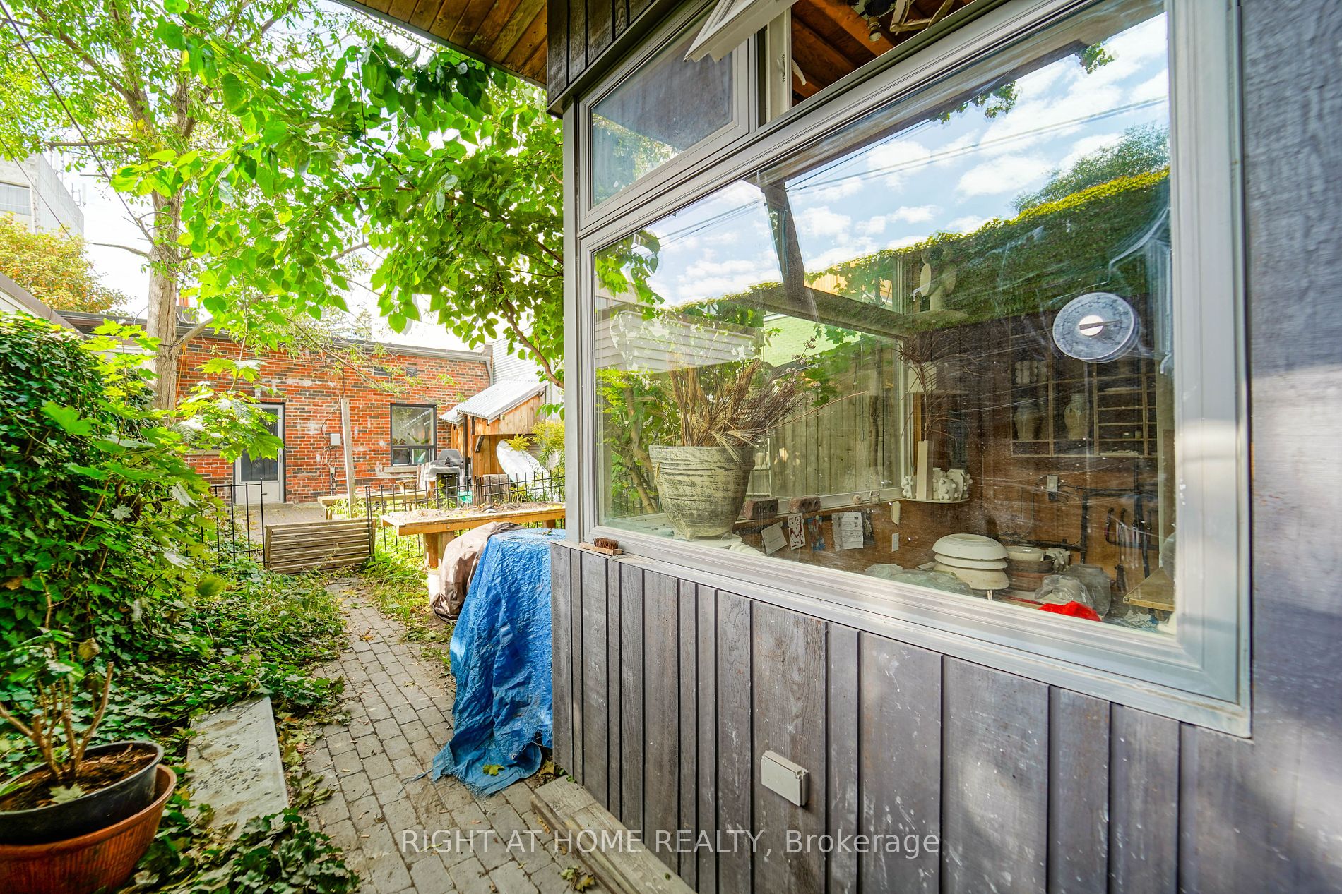 303 Coxwell Ave Property Photo 19