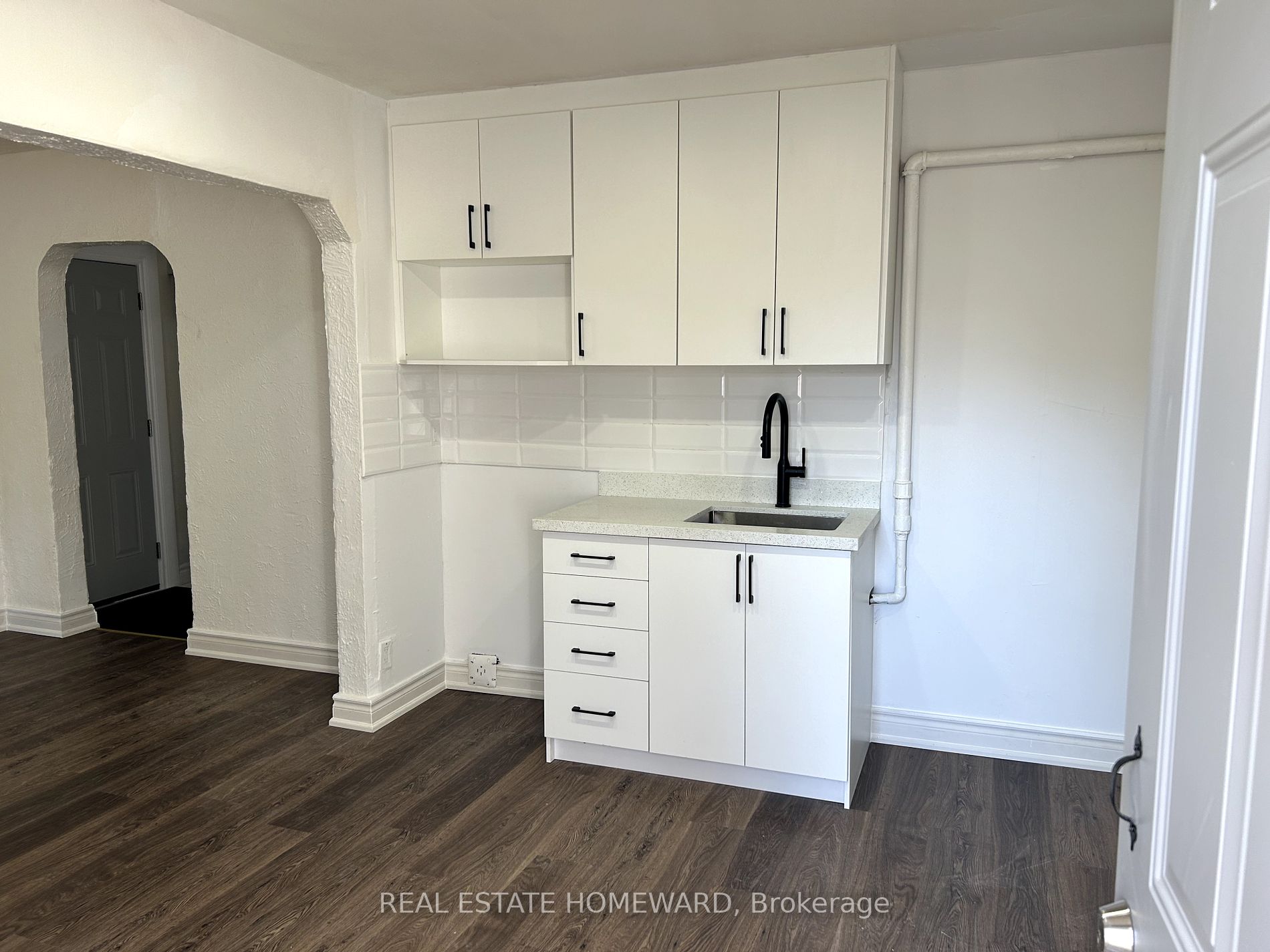 1295 Gerrard St E Property Photo 2