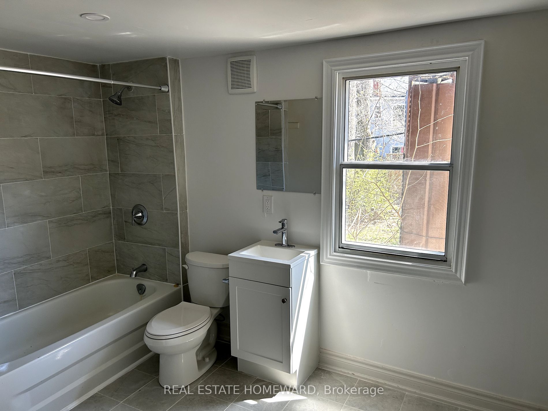 1295 Gerrard St E Property Photo 4