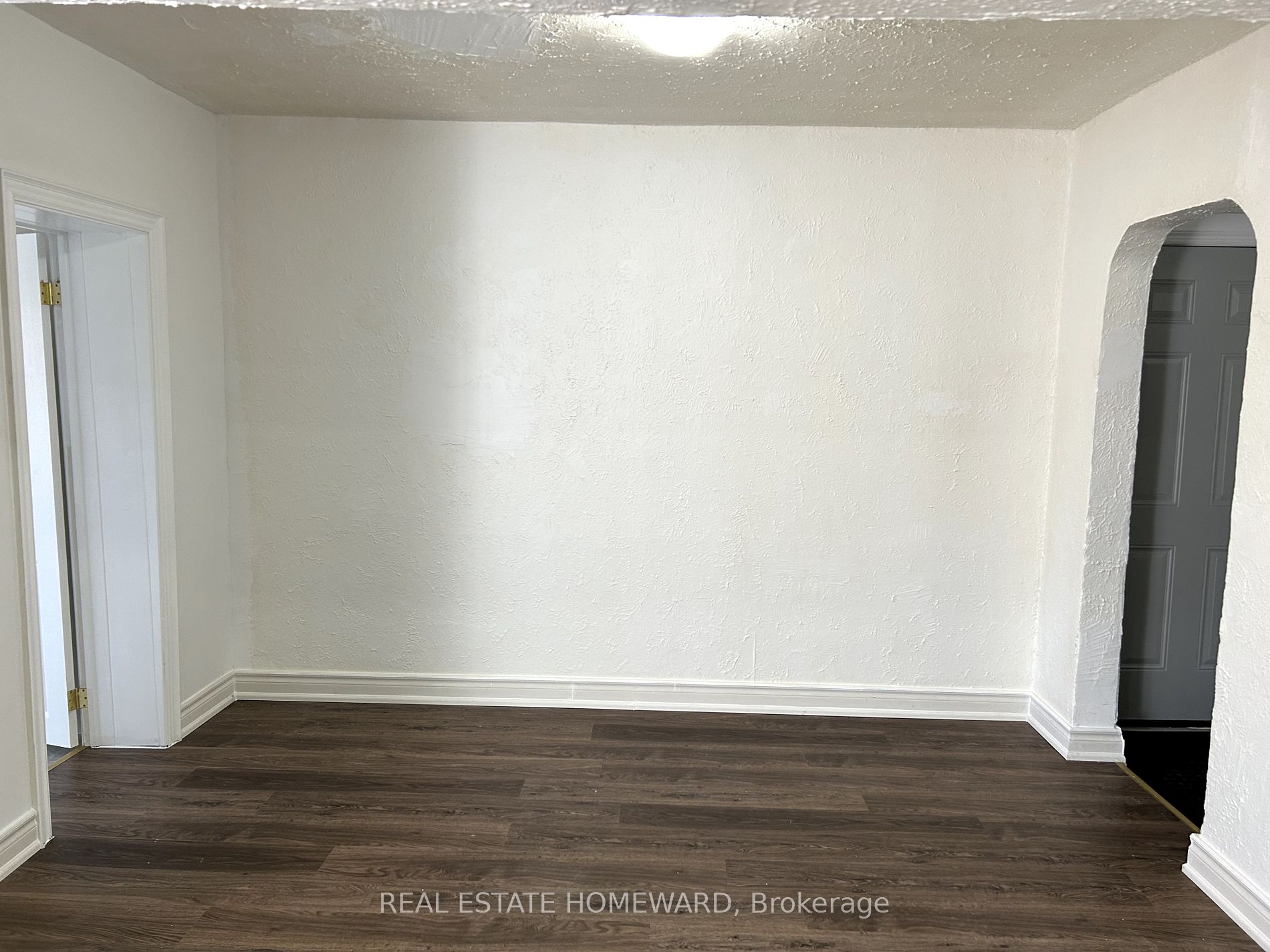 1295 Gerrard St E Property Photo 6