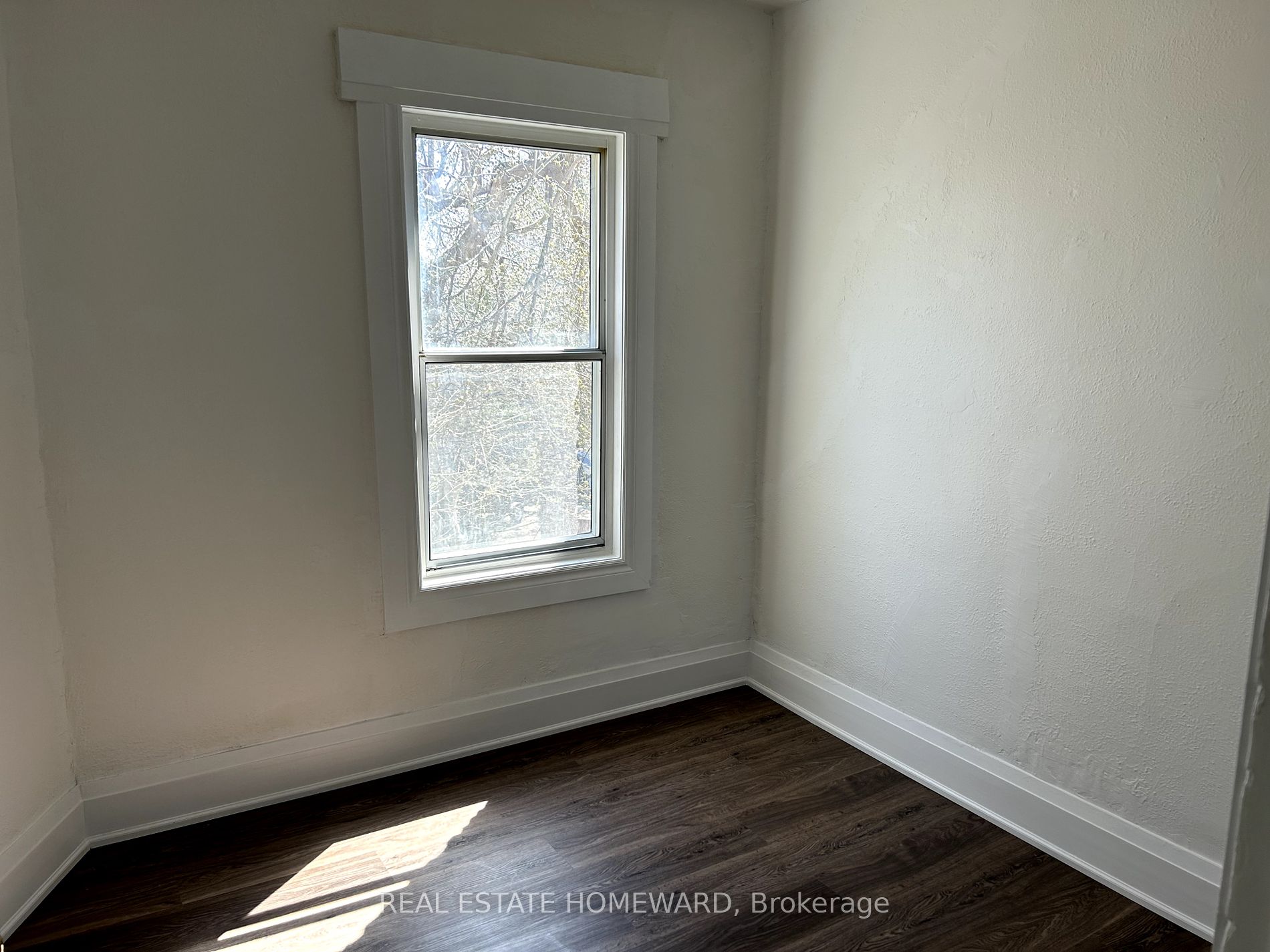 1295 Gerrard St E Property Photo 11