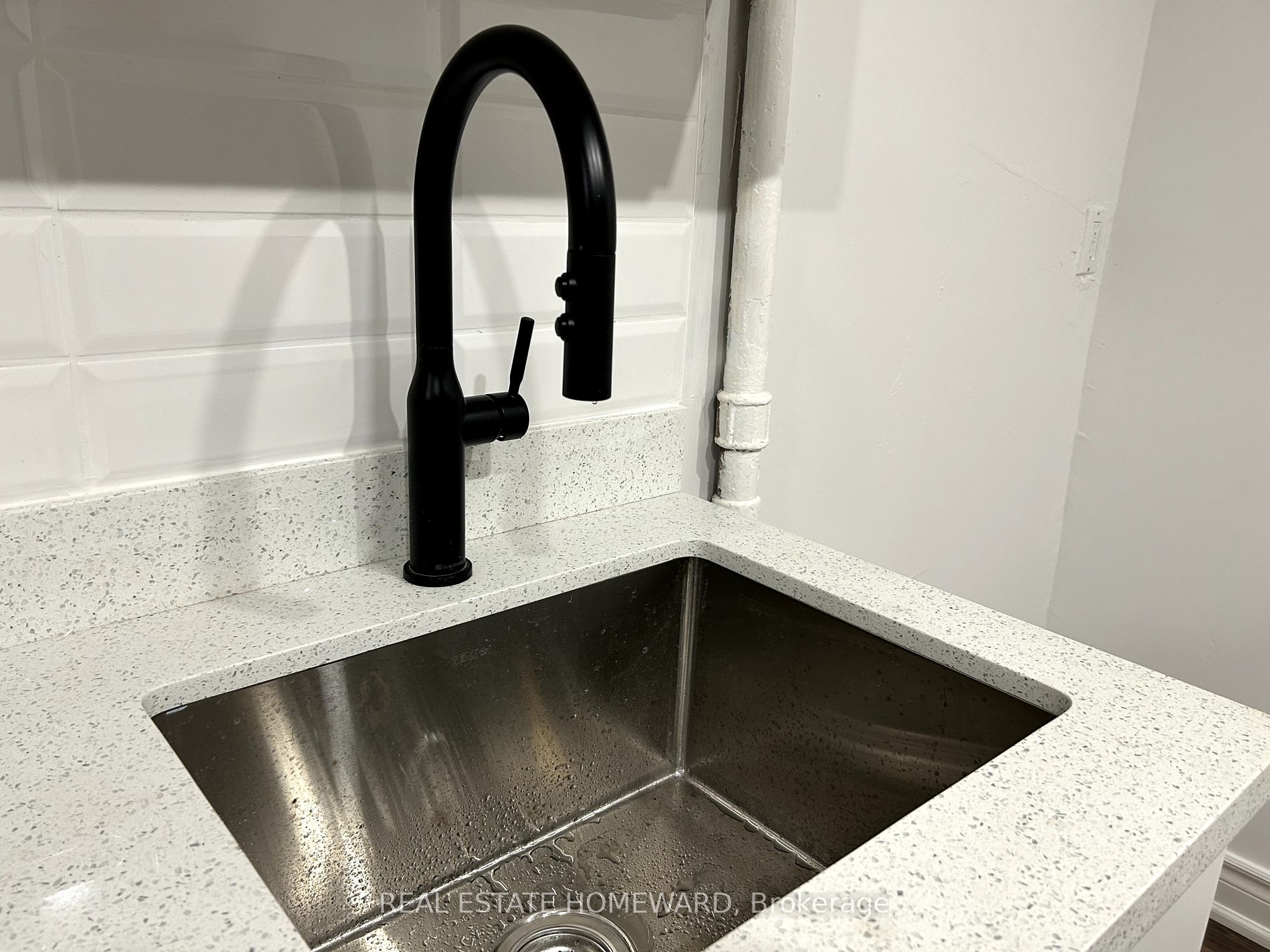 1295 Gerrard St E Property Photo 13