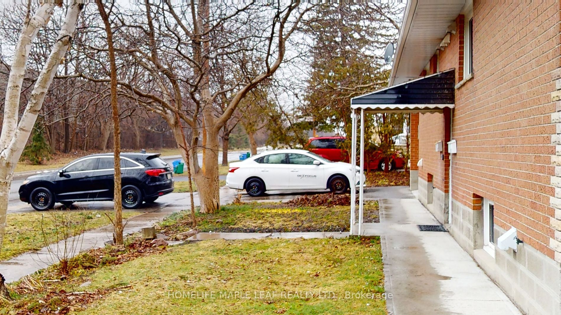 598 Montgomery St Property Photo 2