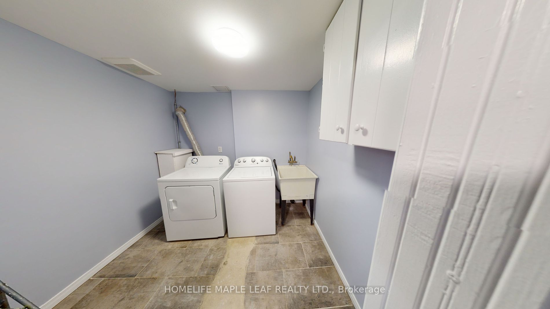 598 Montgomery St Property Photo 5