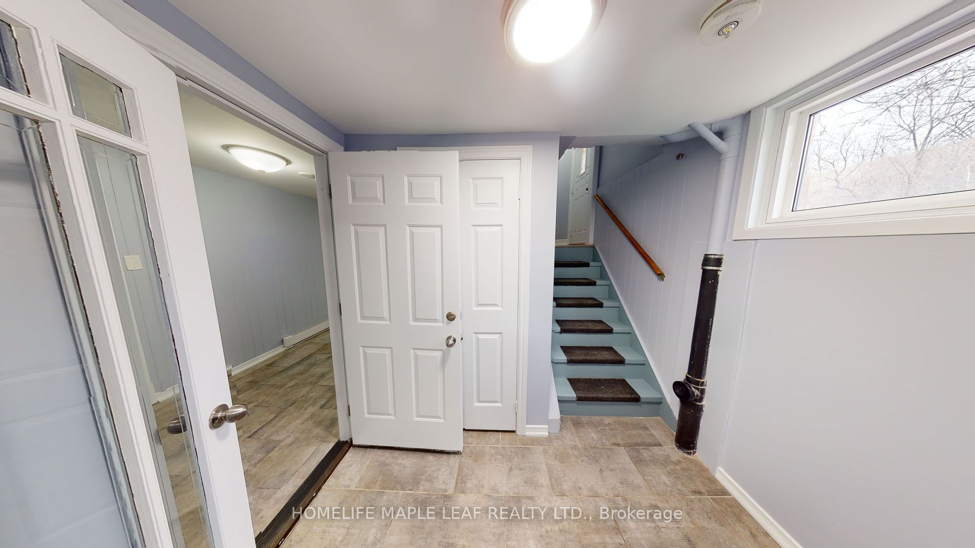 598 Montgomery St Property Photo 6