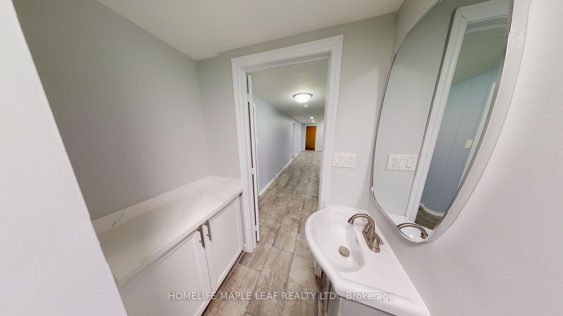598 Montgomery St Property Photo 13