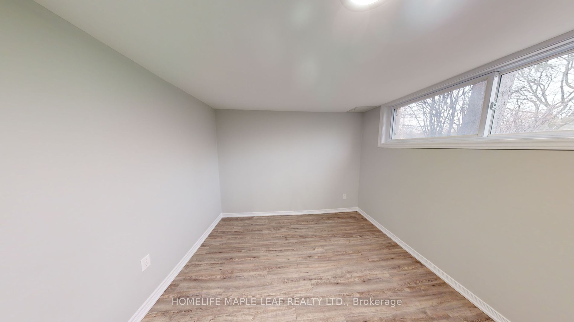 598 Montgomery St Property Photo 23