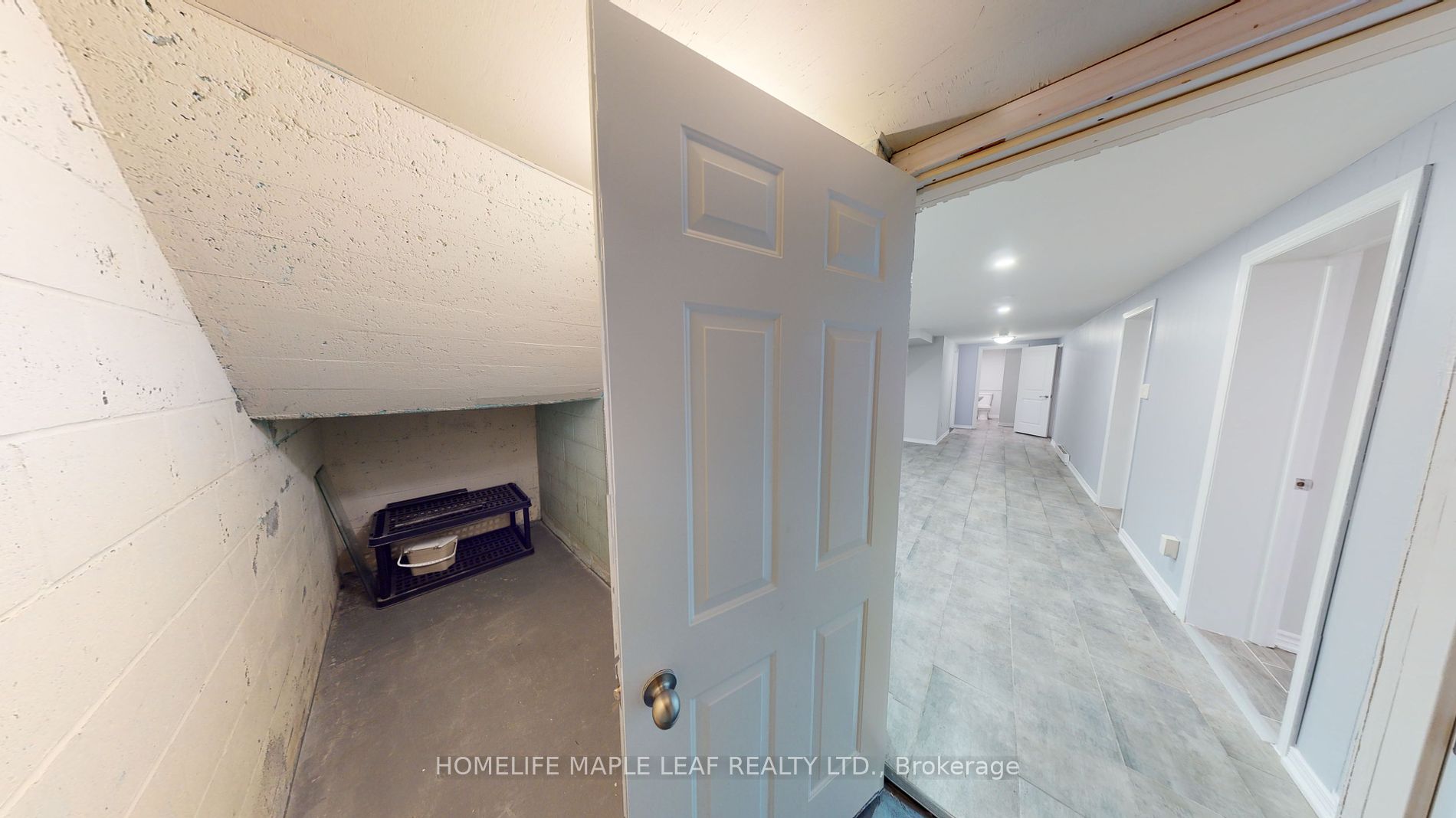 598 Montgomery St Property Photo 27