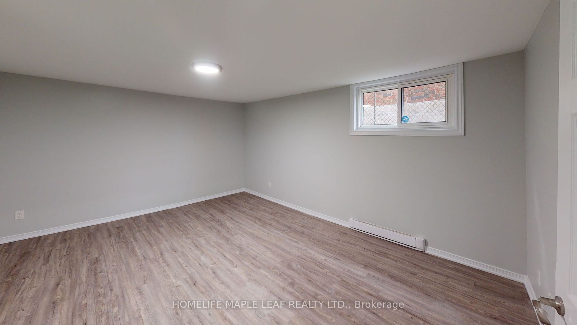 598 Montgomery St Property Photo 36