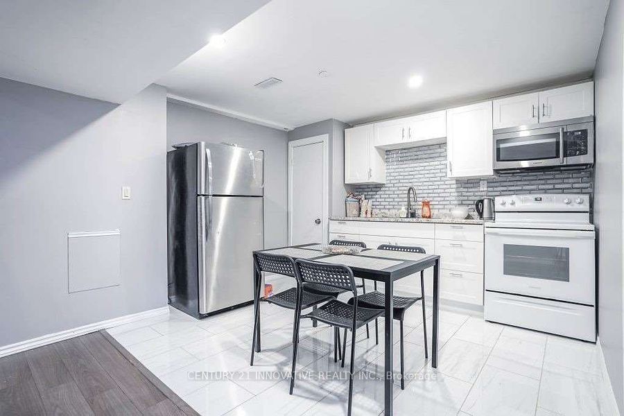 98 Kirby Cres Property Photo 3