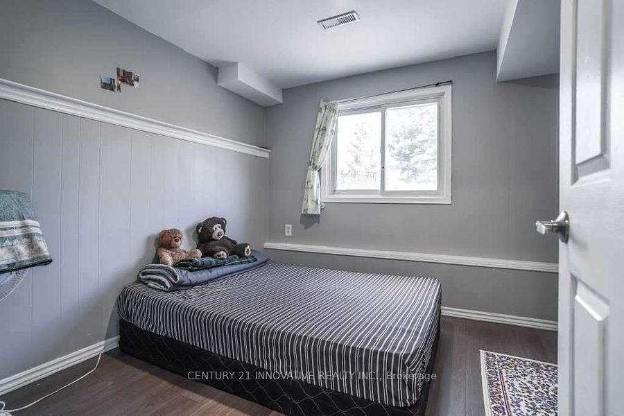 98 Kirby Cres Property Photo 4