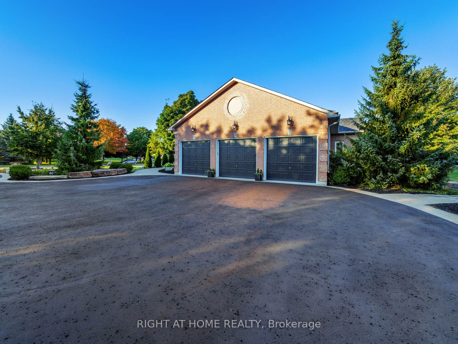 19 Steepleview Crt S Property Photo 37