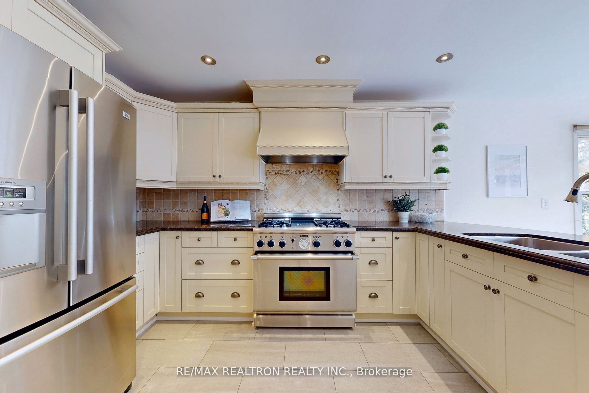 22 Love Cres Property Photo 14
