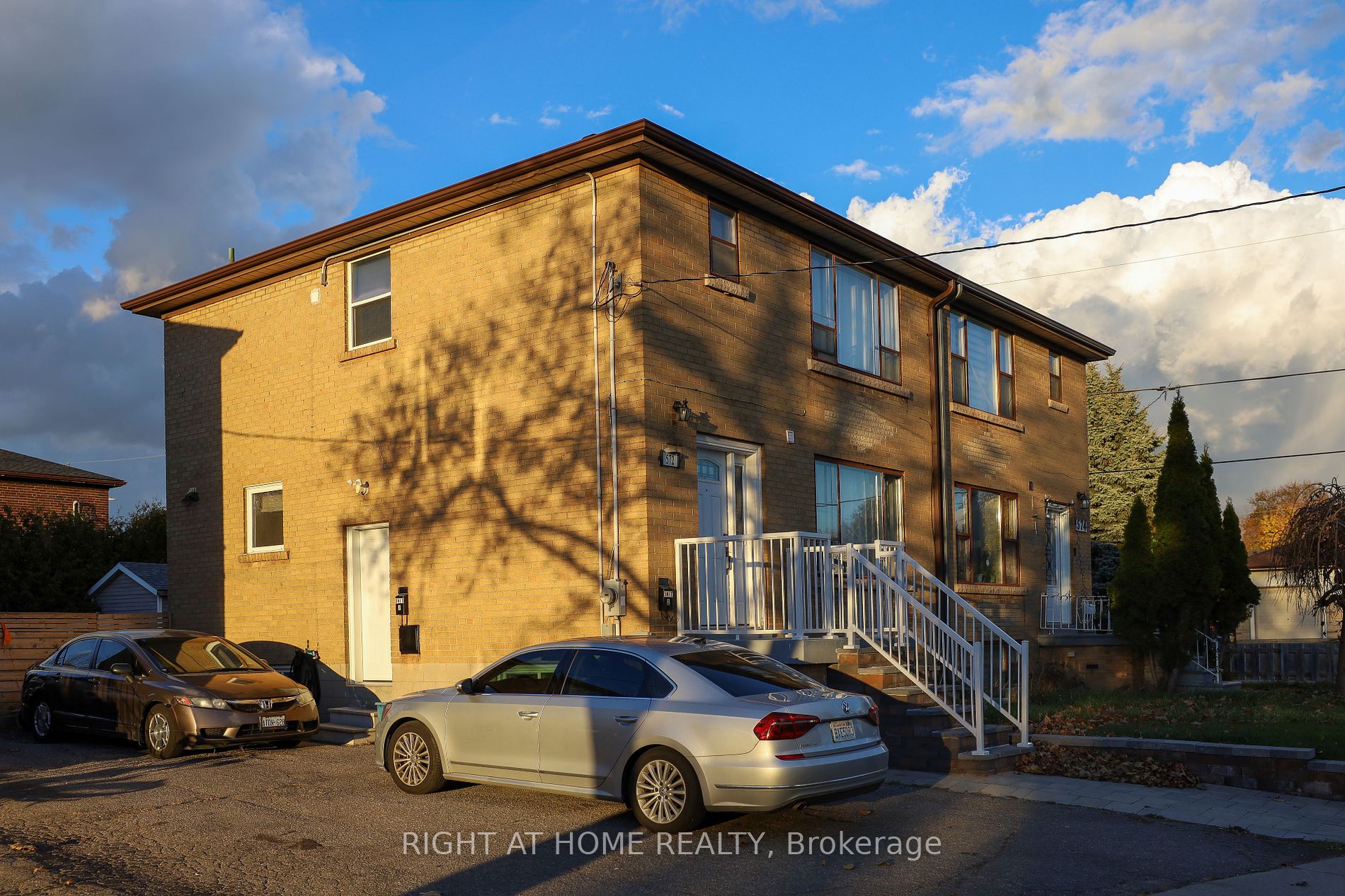 572 Crerar Ave W Property Photo 2