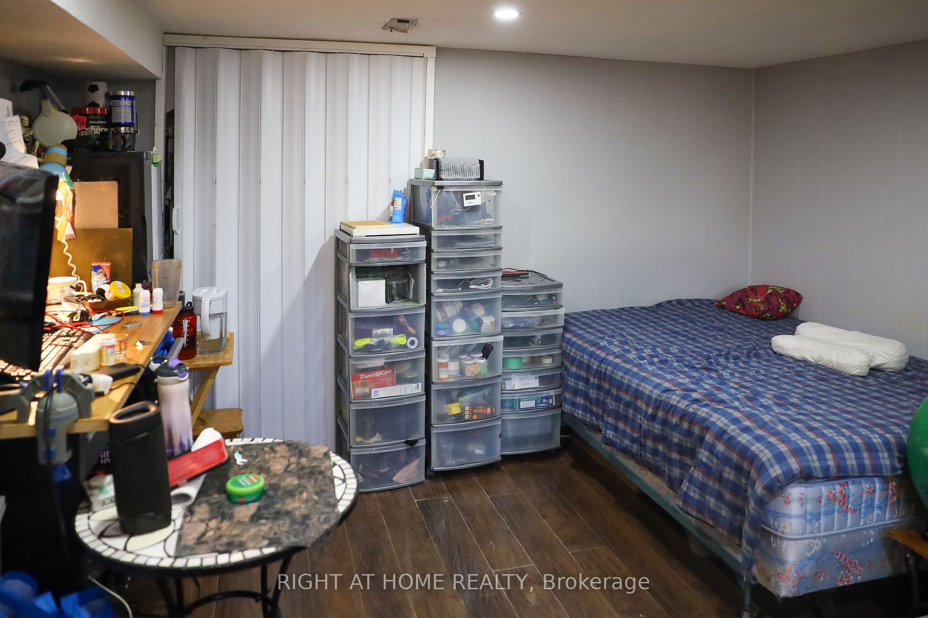 572 Crerar Ave W Property Photo 5