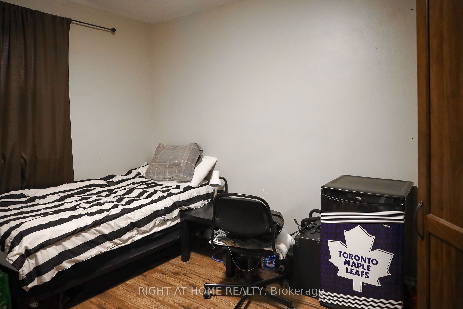 572 Crerar Ave W Property Photo 9