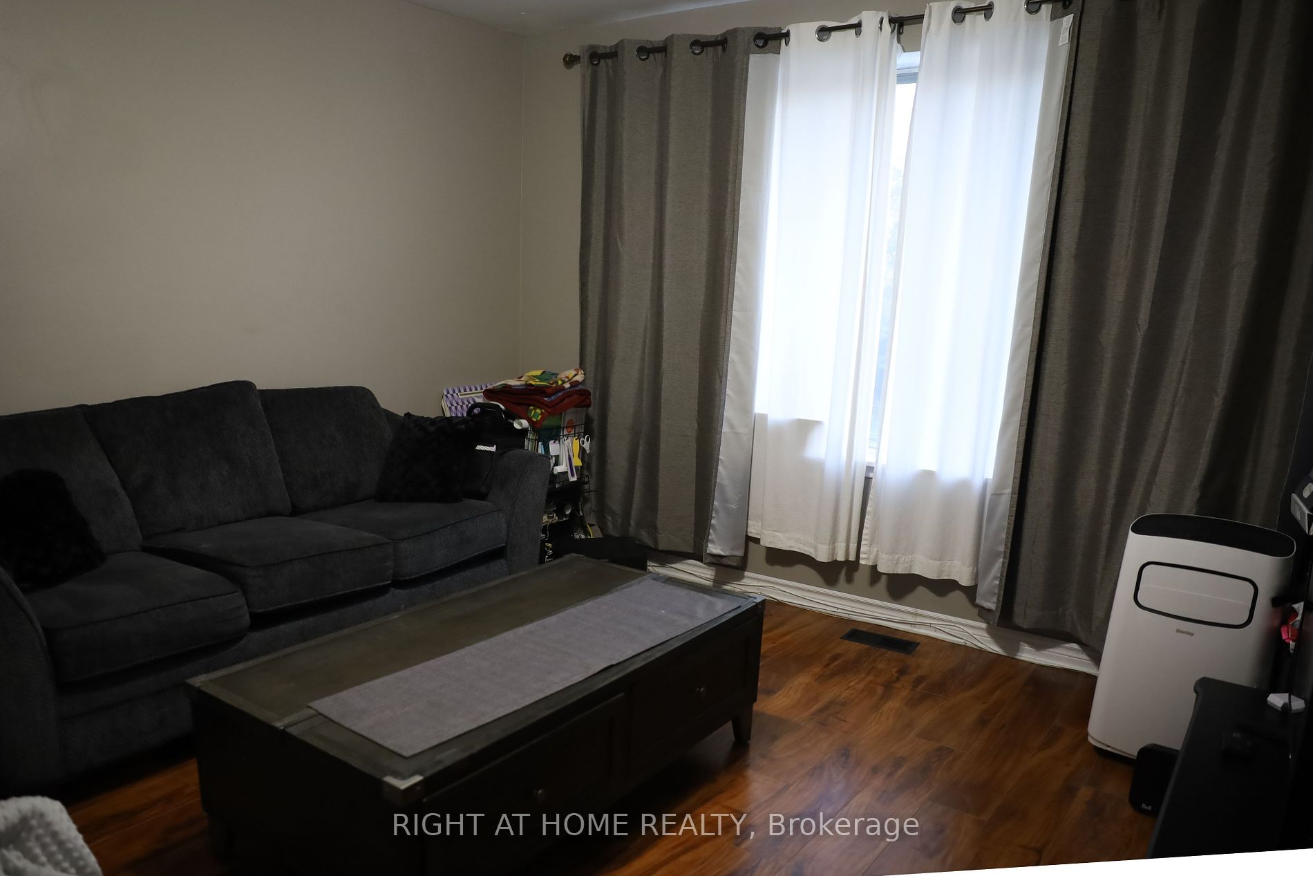 572 Crerar Ave W Property Photo 12
