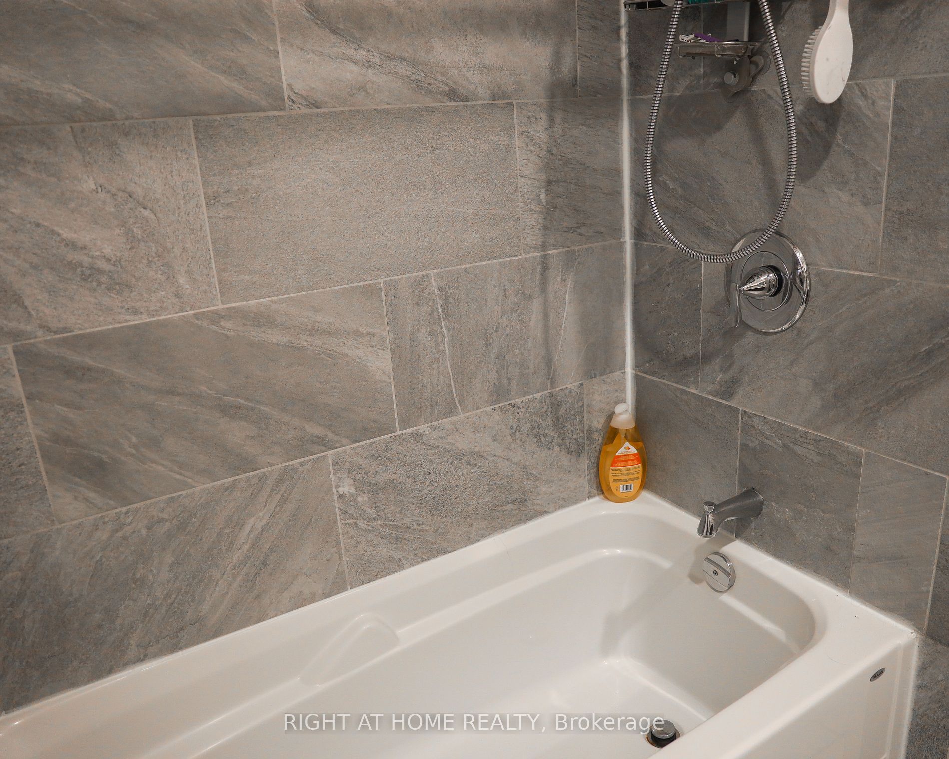 572 Crerar Ave W Property Photo 15