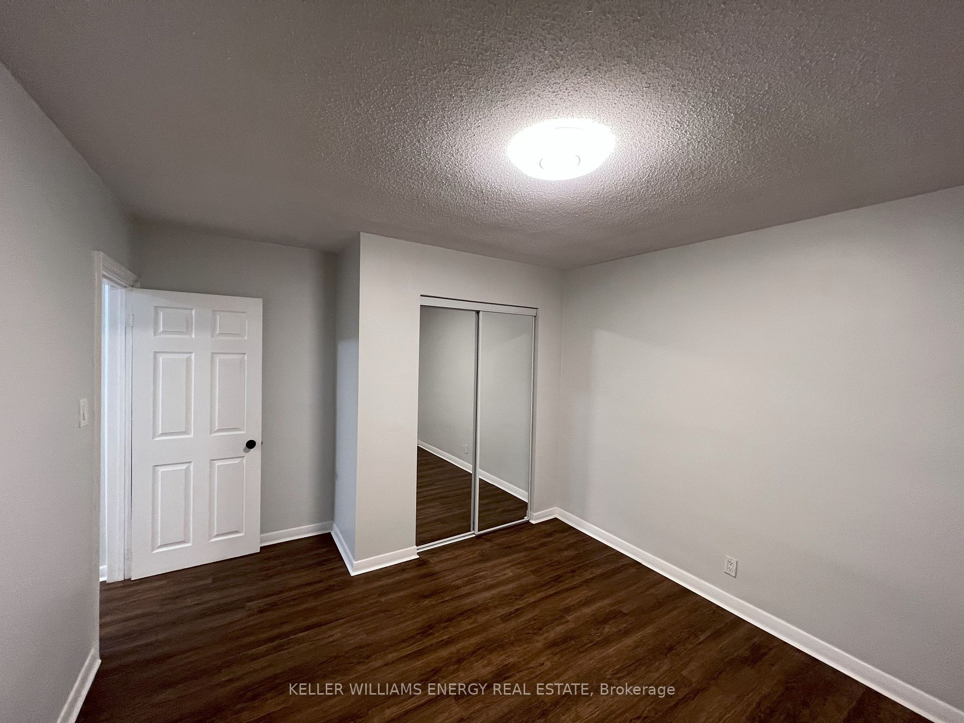 927 Centre St N Property Photo 6