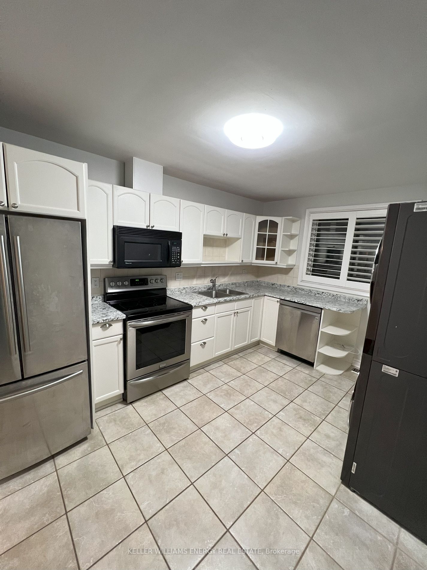 927 Centre St N Property Photo 12