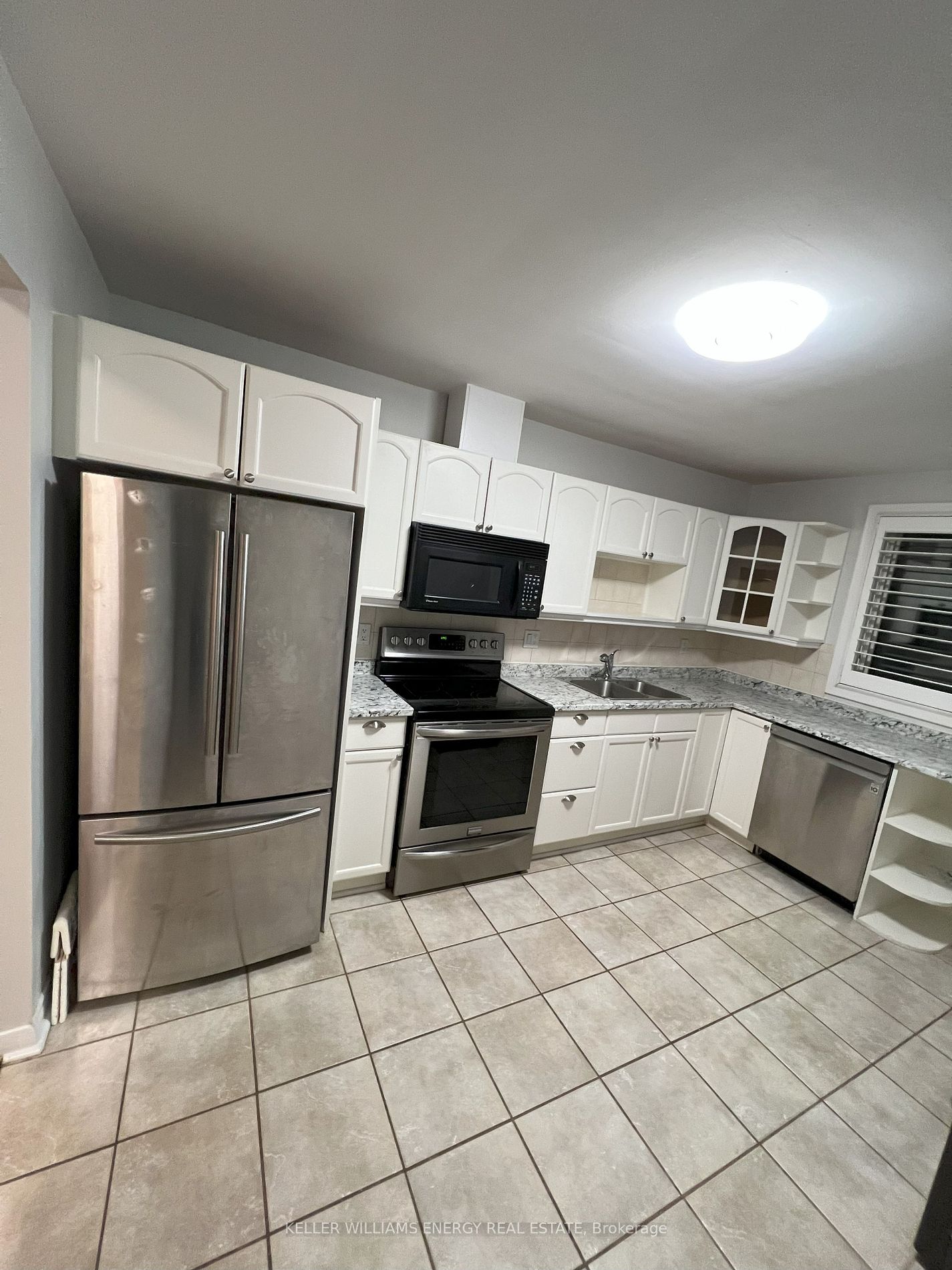 927 Centre St N Property Photo 14