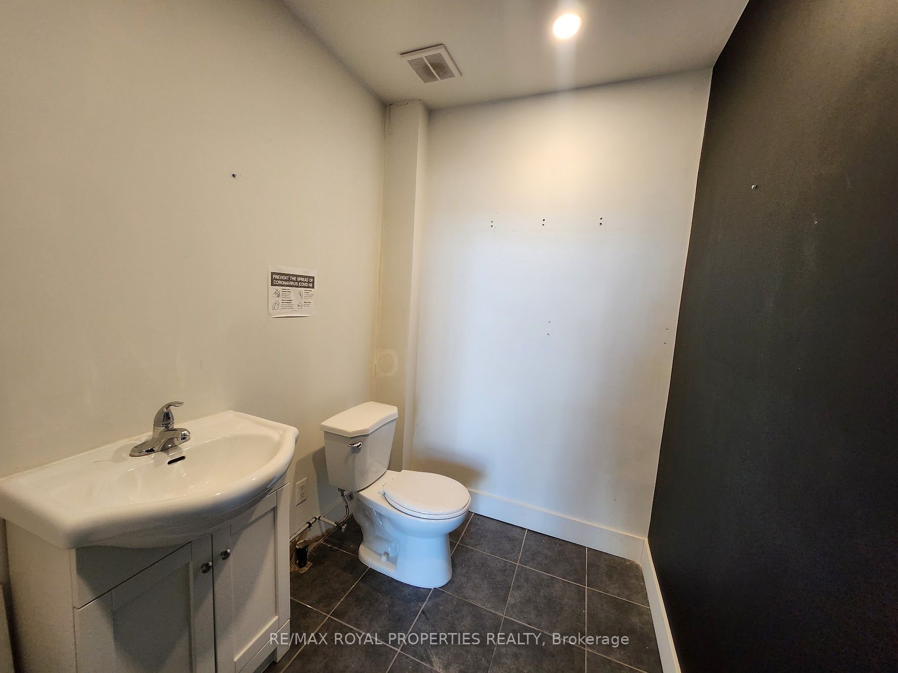 3331 Markham Rd Property Photo 6