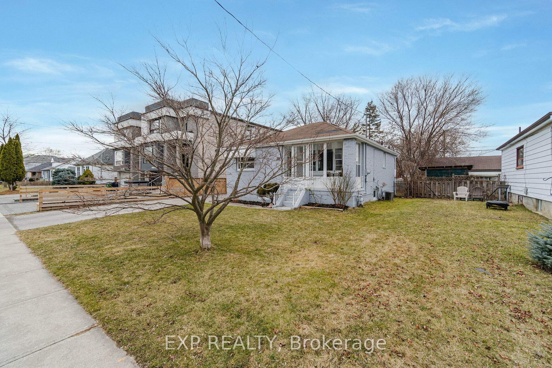 77 Westbourne Ave S Property Photo 2