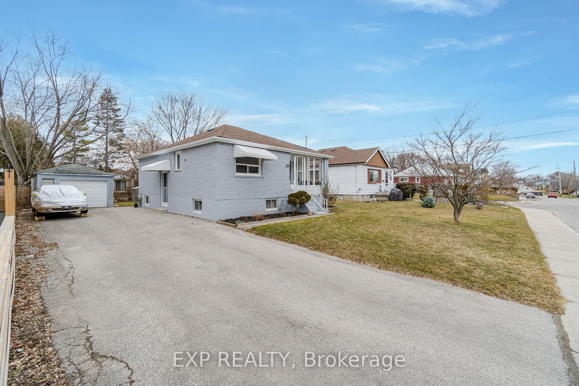 77 Westbourne Ave S Property Photo 3