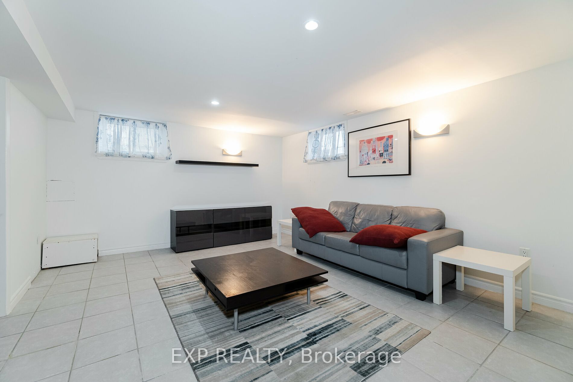 77 Westbourne Ave S Property Photo 6