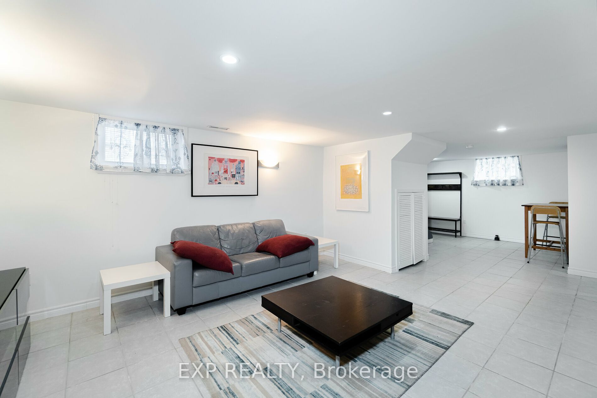 77 Westbourne Ave S Property Photo 7