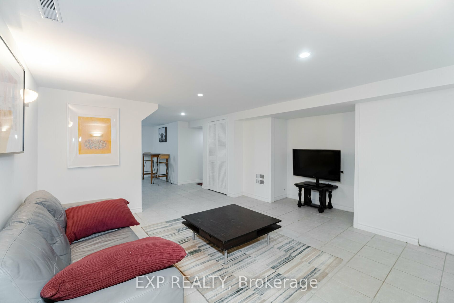 77 Westbourne Ave S Property Photo 8