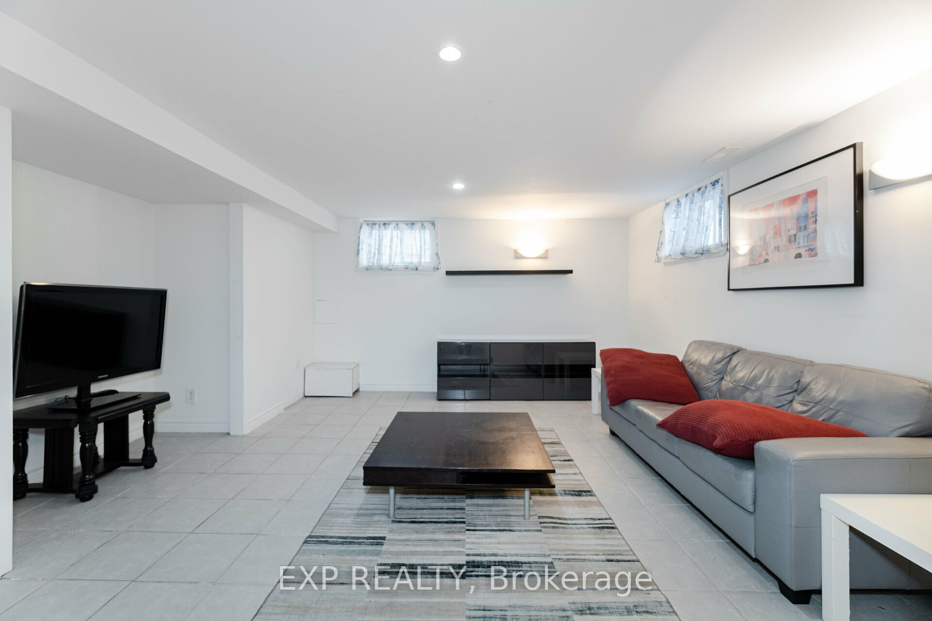 77 Westbourne Ave S Property Photo 9