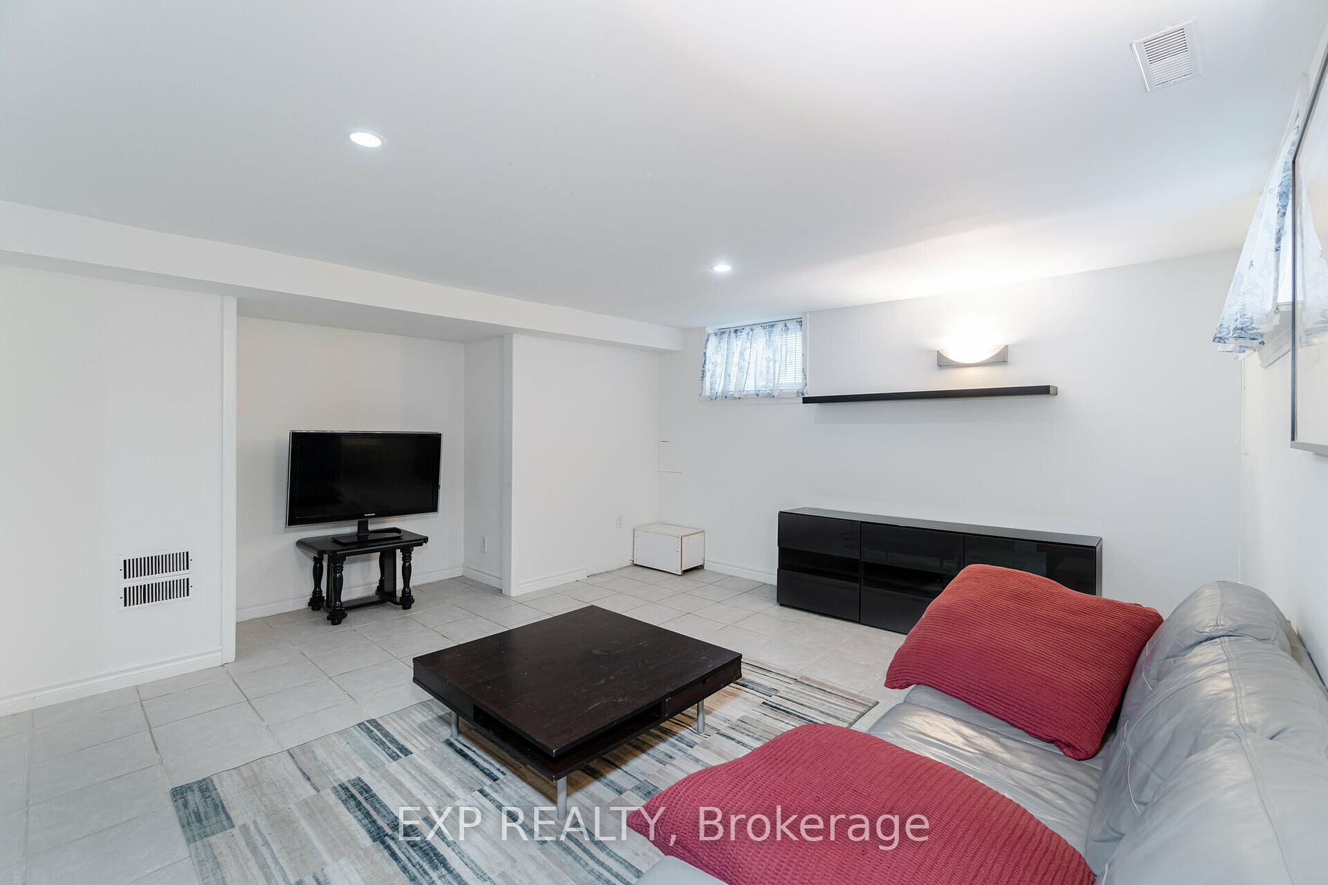 77 Westbourne Ave S Property Photo 10