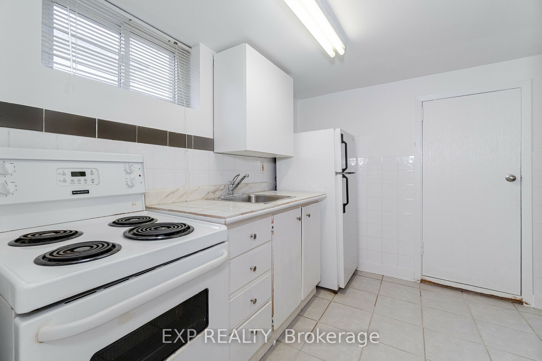 77 Westbourne Ave S Property Photo 11