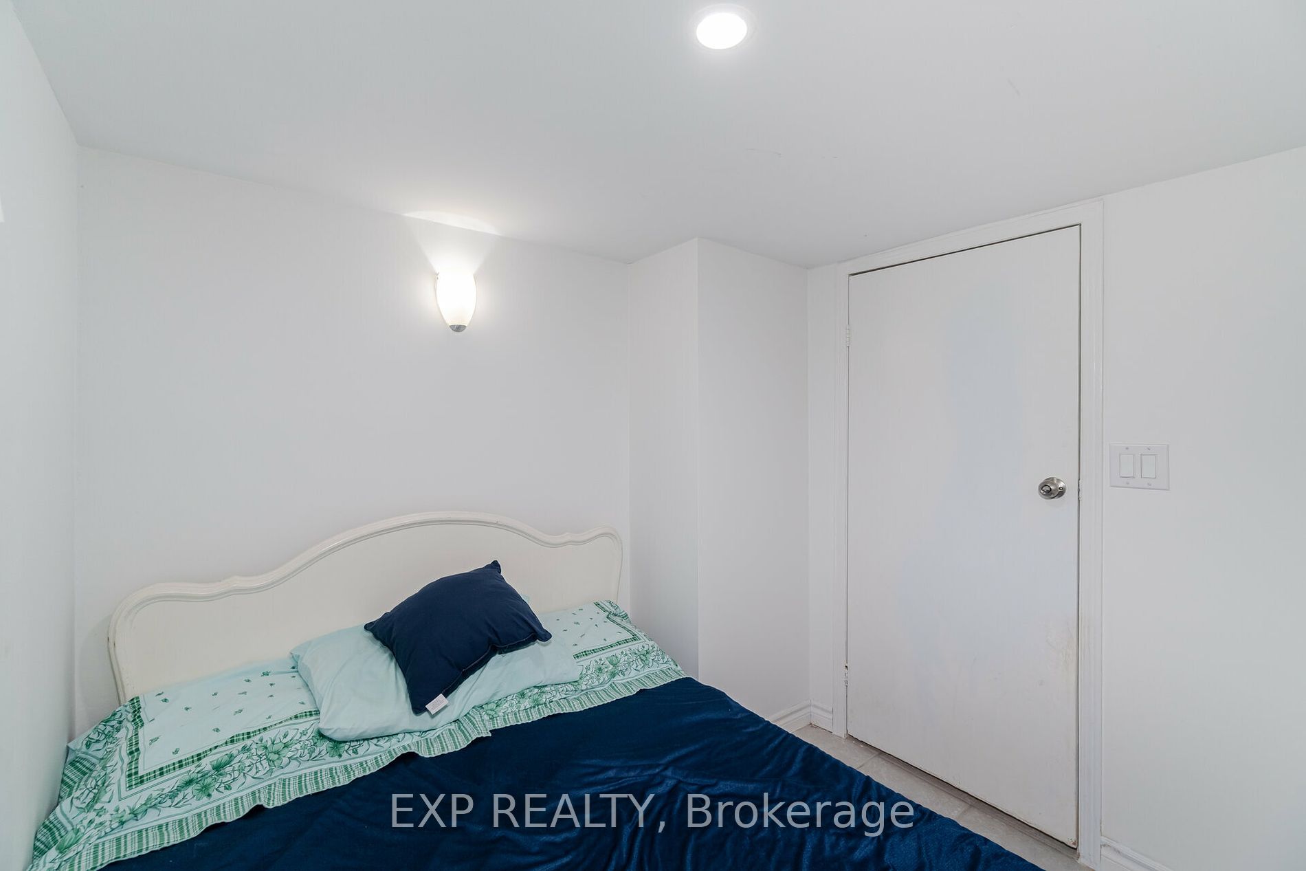 77 Westbourne Ave S Property Photo 16