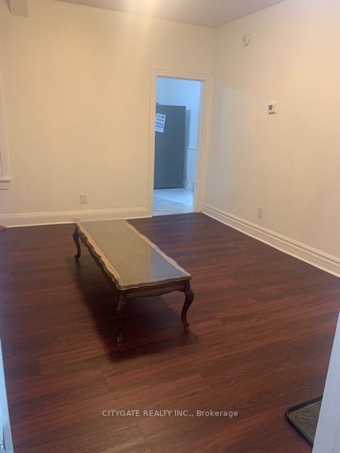 103 1/2 Carlaw Ave Property Photo 1