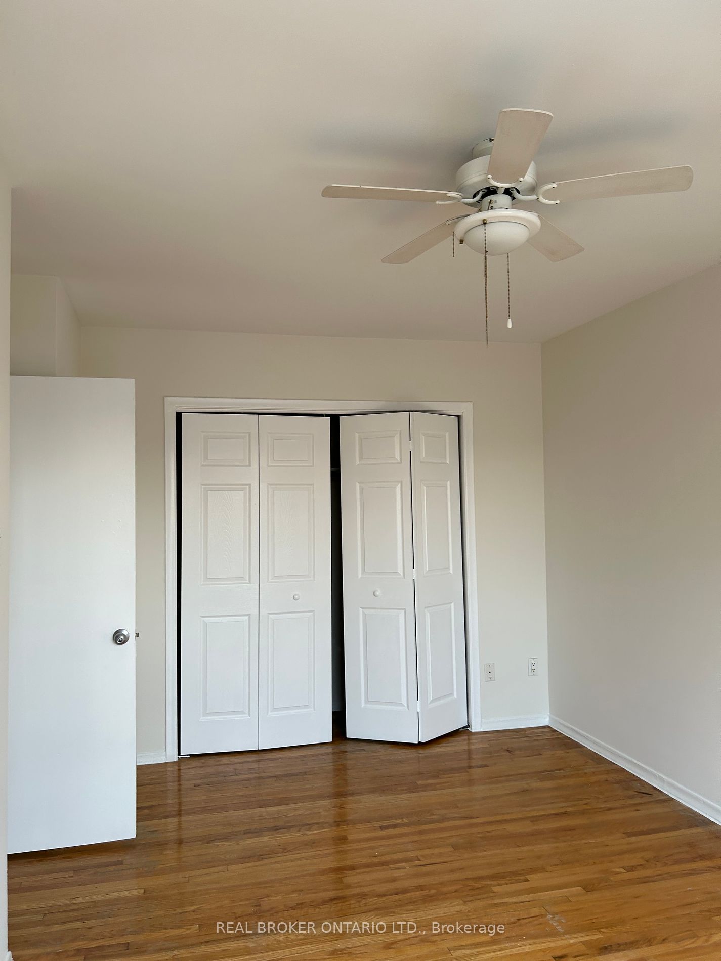 2844 Danforth Ave Property Photo 2