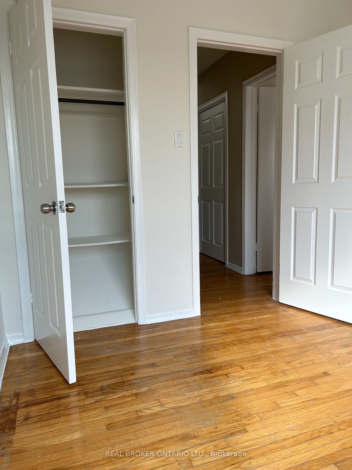 2844 Danforth Ave Property Photo 6
