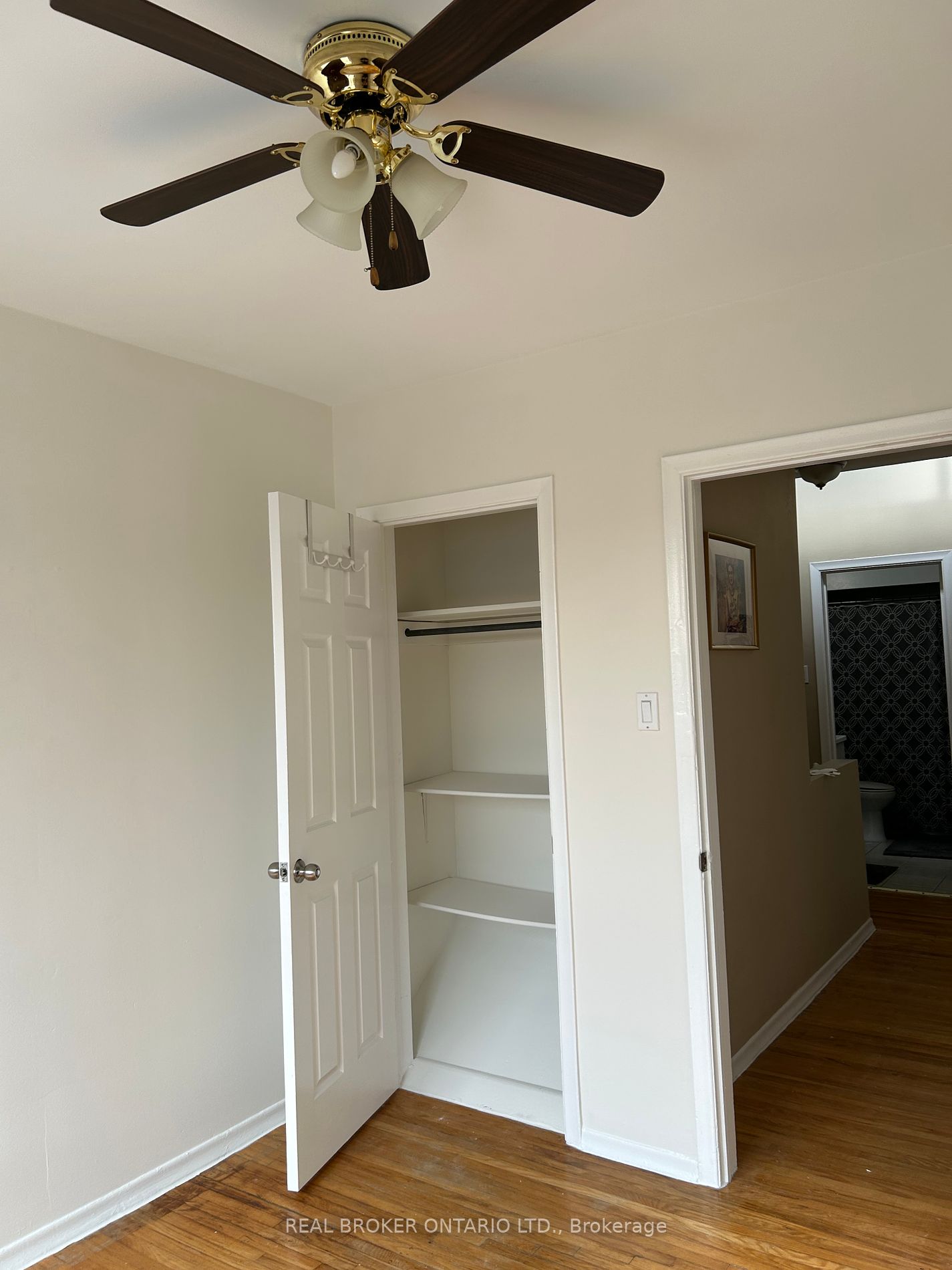 2844 Danforth Ave Property Photo 7