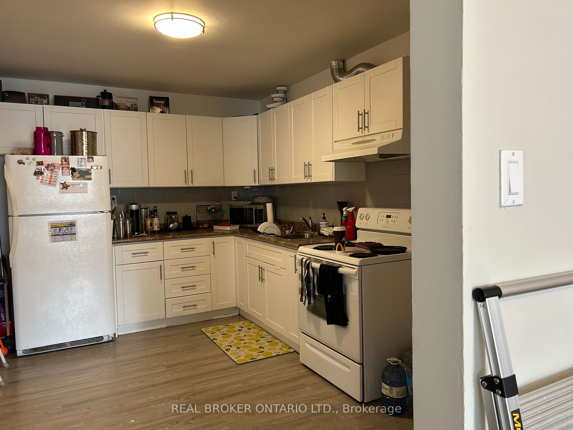 2844 Danforth Ave Property Photo 11